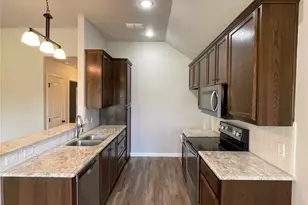 628 E Walcott St, Pilot Point, TX 76258 - Photo 7