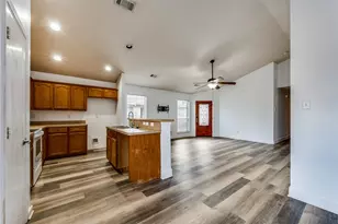 909 Honey Locust Ln, Crowley, TX 76036 - Photo 5
