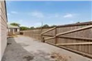 1100 S Brighton Ave, Dallas, TX 75208 - Photo 15