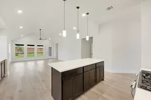 409 Chestnut Ln, Glenn Heights, TX 75154 - Photo 9