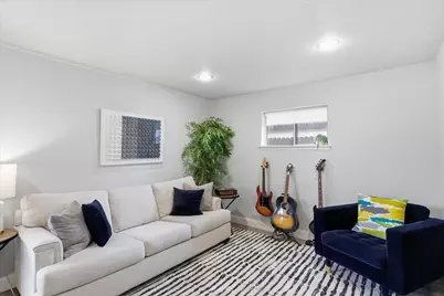 306 W Northgate Drive, Irving, TX 75062 - Photo 7