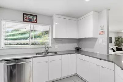 306 W Northgate Drive, Irving, TX 75062 - Photo 11