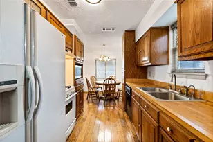 3826 Pendleton Ct, Irving, TX 75062 - Photo 5