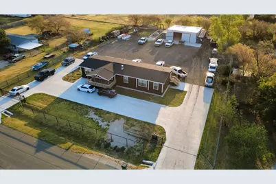 18061 Cindys Lane, Justin, TX 76247 - Photo 5