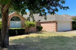 121 Canterbury St, Euless, TX 76039 - Photo 3