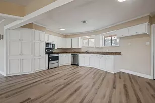 325 Crescent Dr, Grand Prairie, TX 75050 - Photo 9