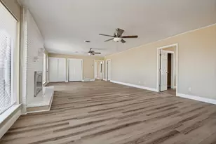 325 Crescent Dr, Grand Prairie, TX 75050 - Photo 5