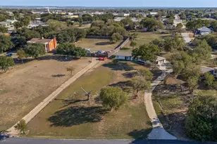 325 Crescent Dr, Grand Prairie, TX 75050 - Photo 21