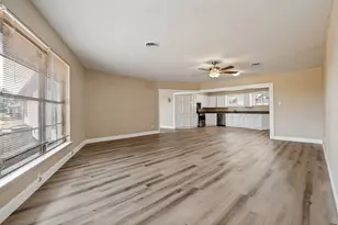 325 Crescent Dr, Grand Prairie, TX 75050 - Photo 7