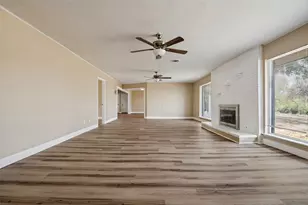 325 Crescent Dr, Grand Prairie, TX 75050 - Photo 3