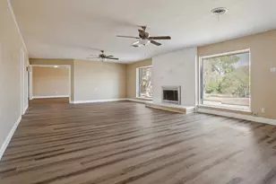 325 Crescent Dr, Grand Prairie, TX 75050 - Photo 19