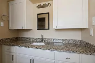 325 Crescent Dr, Grand Prairie, TX 75050 - Photo 17