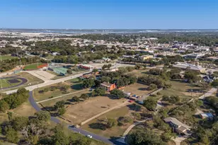 325 Crescent Dr, Grand Prairie, TX 75050 - Photo 25