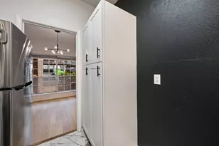 9801 Royal Ln, Dallas, TX 75231 - Photo 19