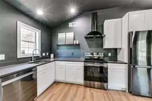 722 1/2 S Prarieville, Athens, TX 75751 - Photo 5