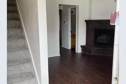 3072 W Sycamore Circle #3072, Euless, TX 76040 - Photo 3