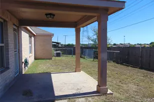 1430 Waldrop Dr, Lancaster, TX 75146 - Photo 9