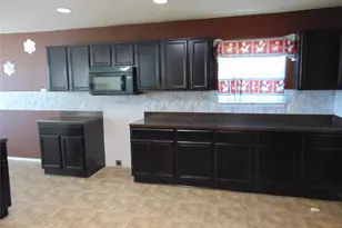 1430 Waldrop Dr, Lancaster, TX 75146 - Photo 21