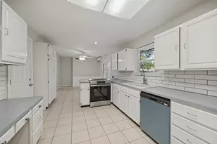 8819 Graywood Dr, Dallas, TX 75243 - Photo 11