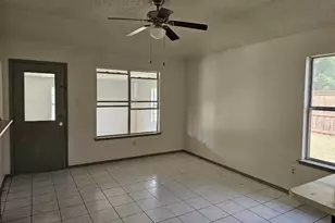 5210 Highbank Dr, Arlington, TX 76018 - Photo 9