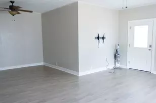 312 W Lindsey St, Breckenridge, TX 76424 - Photo 11