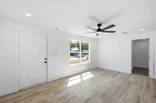 905 E Shaw St, Fort Worth, TX 76110 - Photo 3