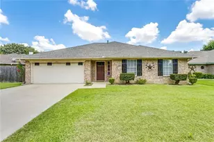 904 Vicksburg Ln, Burleson, TX 76028 - Photo 1
