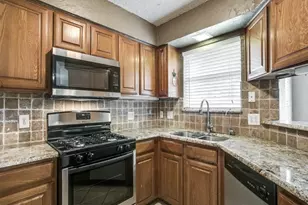 904 Vicksburg Ln, Burleson, TX 76028 - Photo 13