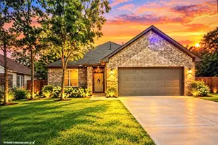 820 N Wood St, Denton, TX 76209 - Photo 1