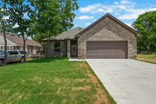 820 N Wood St, Denton, TX 76209 - Photo 1