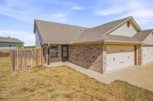 907 Dart Ct, Granbury, TX 76049 - Photo 3