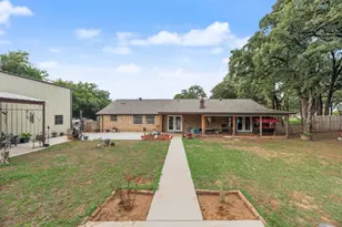 22 Spring Oaks Rd, Burleson, TX 76028 - Photo 31