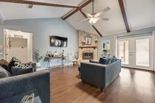 22 Spring Oaks Rd, Burleson, TX 76028 - Photo 9