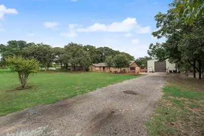 22 Spring Oaks Road, Burleson, TX 76028 - Photo 3