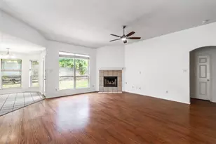 7921 Rattlers Ct, Arlington, TX 76002 - Photo 3