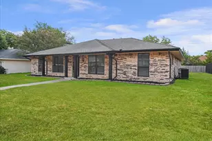 236 Charles St, DeSoto, TX 75115 - Photo 3