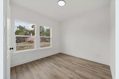 1340 Elmwood Avenue, Fort Worth, TX 76104 - Photo 11