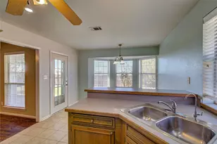 6910 Sayle St, Greenville, TX 75402 - Photo 9