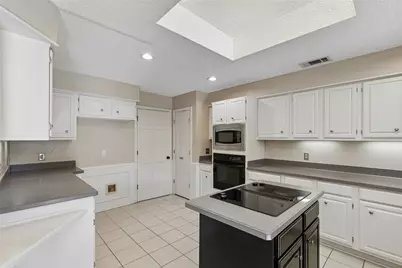 2924 Cambridgeshire Drive, Carrollton, TX 75007 - Photo 9