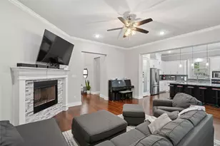 516 Woodland Dr, Azle, TX 76020 - Photo 5