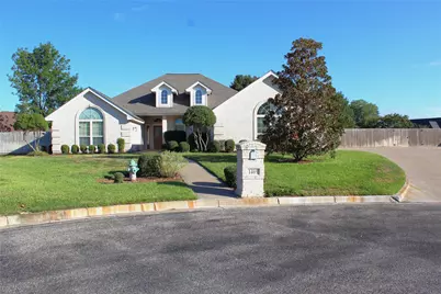 1405 Parkwood Court, Stephenville, TX 76401 - Photo 1