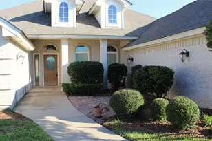 1405 Parkwood Ct, Stephenville, TX 76401 - Photo 3