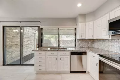 2221 Marble Falls Drive, Carrollton, TX 75007 - Photo 13