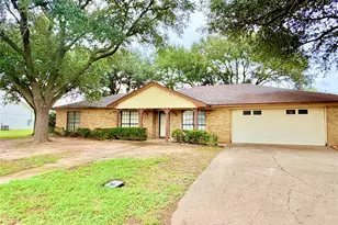 207 Nashua, Groesbeck, TX 76642 - Photo 1
