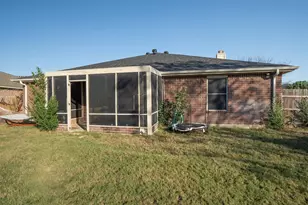 205 Saddlebrook Dr, Krum, TX 76249 - Photo 23