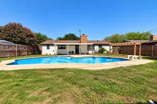 313 Linda Dr, Burleson, TX 76028 - Photo 23