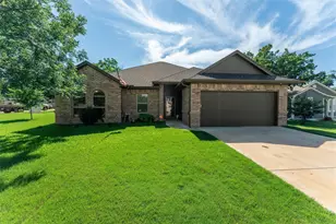 322 S Bowie Dr, Weatherford, TX 76086 - Photo 1