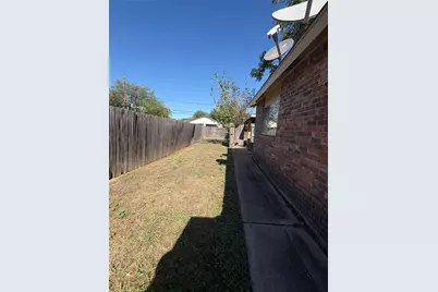 1485 Brook Meadow Circle, Lancaster, TX 75134 - Photo 19