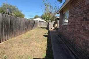 1487 Brook Meadow Cir, Lancaster, TX 75134 - Photo 17