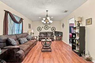 301 Brenda Dr, Hewitt, TX 76643 - Photo 7